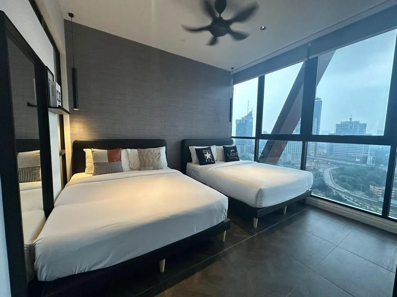 Infinity Pool Scarletz Suites Klcc Kuala Lumpur Malaysia